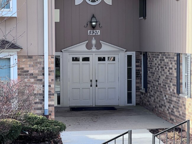 Photo - 5901 W Brown Deer Rd Unit 2132