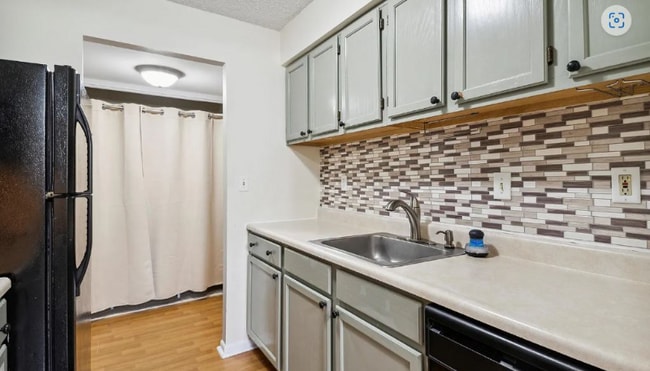 Photo - 3005 Valley Dr