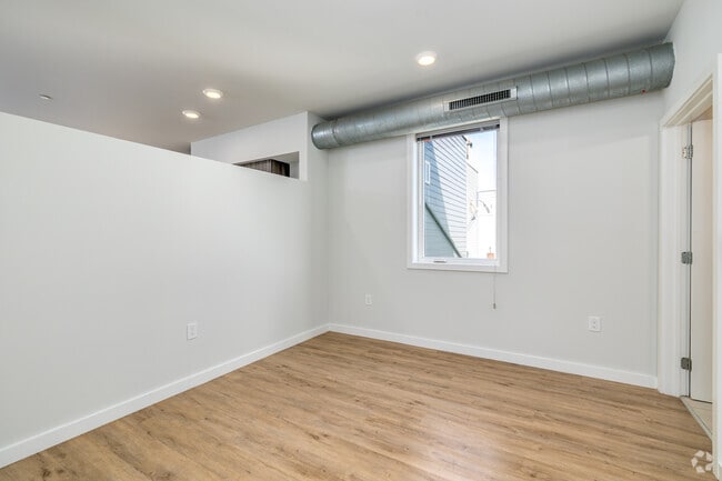 1BR, 1BA - 675SF - Primary Bedroom