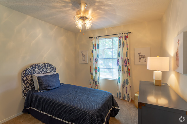 3BR,1.5BA - The Estates At Lafayette Square Apartments