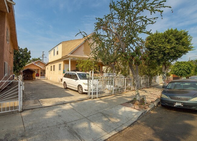 Photo - 1352 E 21st St