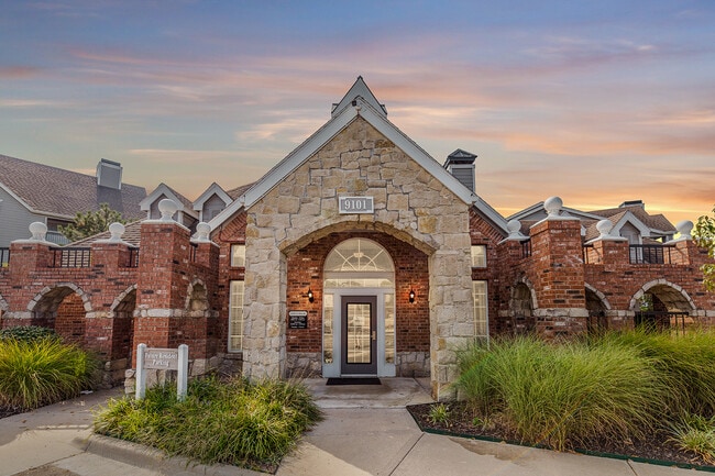 Clubhouse - The Reserve at Lenexa Apartments