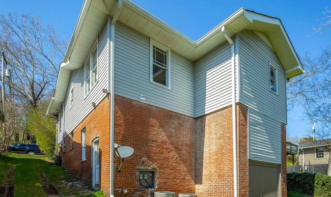 Building Photo - 112 S Seminole Dr
