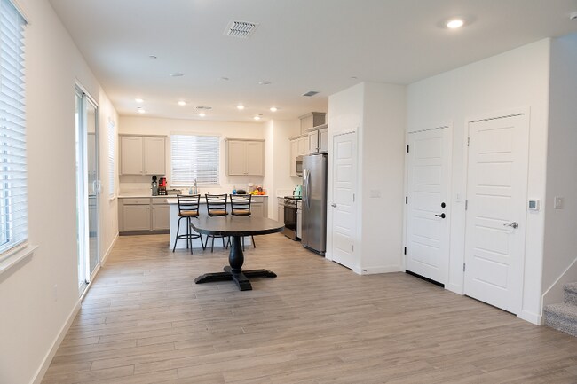 Photo - 5937 Littlestone St