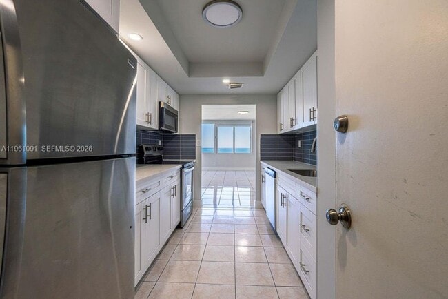 Building Photo - 5401 Collins Ave