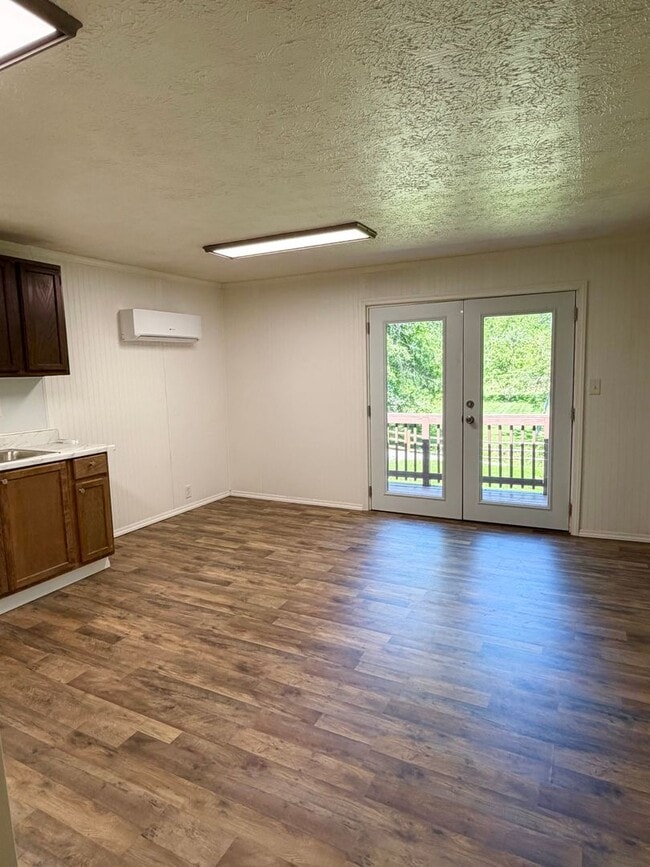 Photo - Adorable 2 bedroom farmhouse 10 minutes to Downtown Asheville
