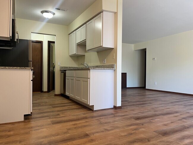 Photo - Greenwoods Apartments