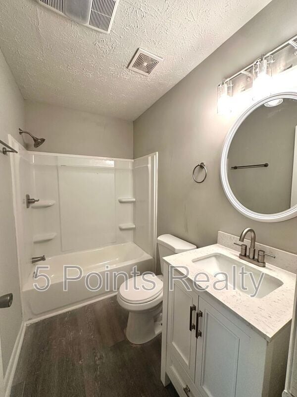 Photo - 334 E Webster St