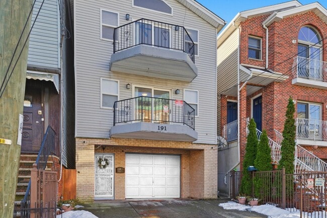 Photo - 191 Griffith St