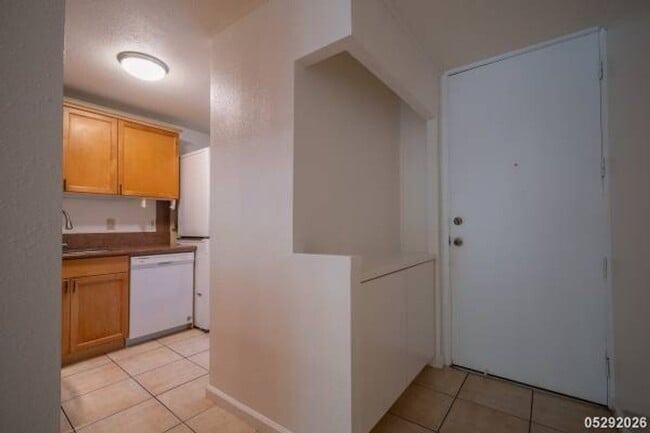 Photo - $2,550 / 2br - 793ft2 - Maintained and Freshly Painted 2BR/1BA/2PKG unit in Waikalani Woodland (M...