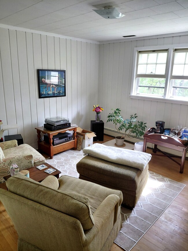 Photo - 3450 Doncaster Rd