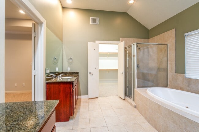 Building Photo - 4430 Center St