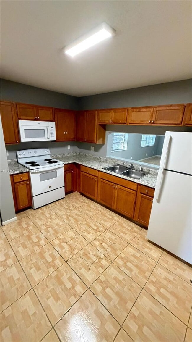 Photo - 11575 Royal Palm Blvd Unidad 11575