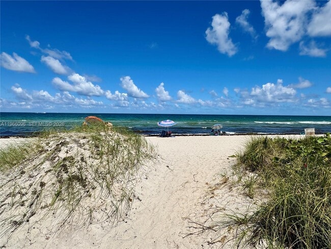 Building Photo - 9225 Collins Ave Unit 609