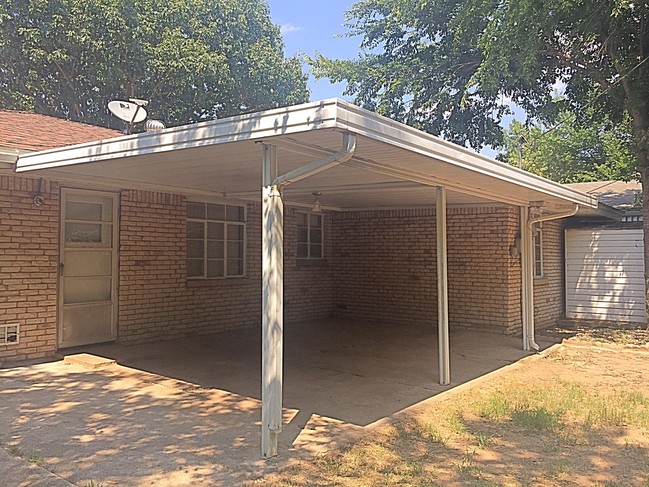 Photo - 1726 Westchester Dr House