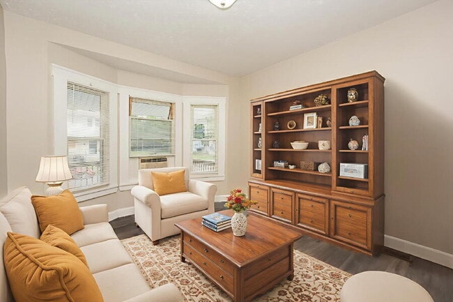 Photo - 1104 E 112th St