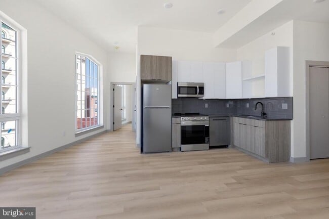 689 N Broad St Unit 204