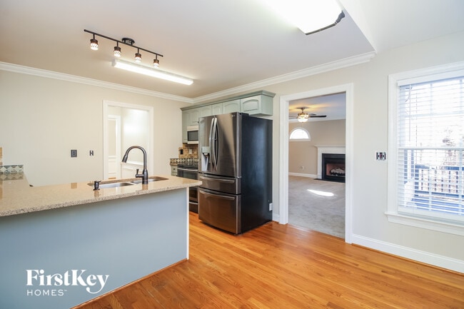 Photo - 909 Woodview Ridge Trail