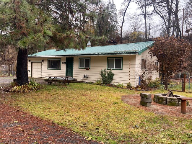 Riverside Retreat for Rent in Klickitat, WA - Riverside Retreat for Rent in Klickitat, WA Casa