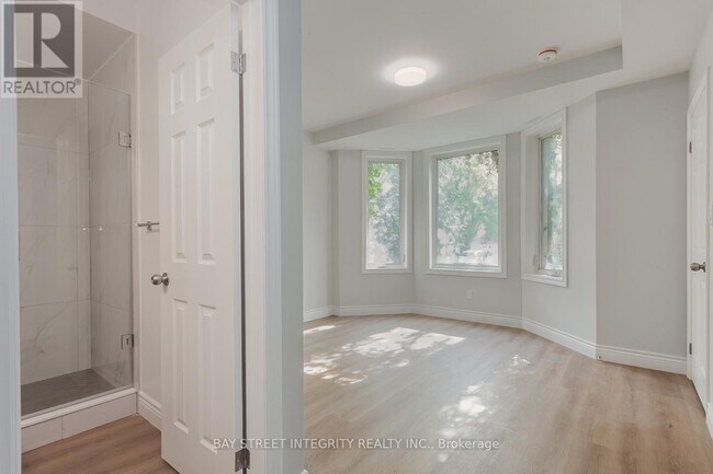 Photo - 459 Palmerston Blvd