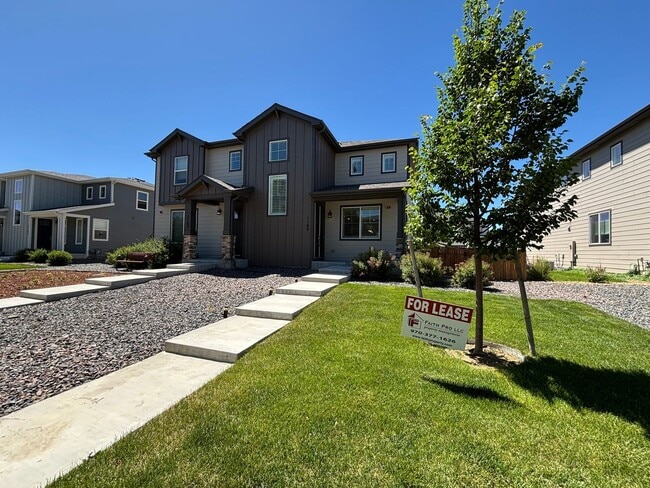 Building Photo - Elegant 3BR Townhome