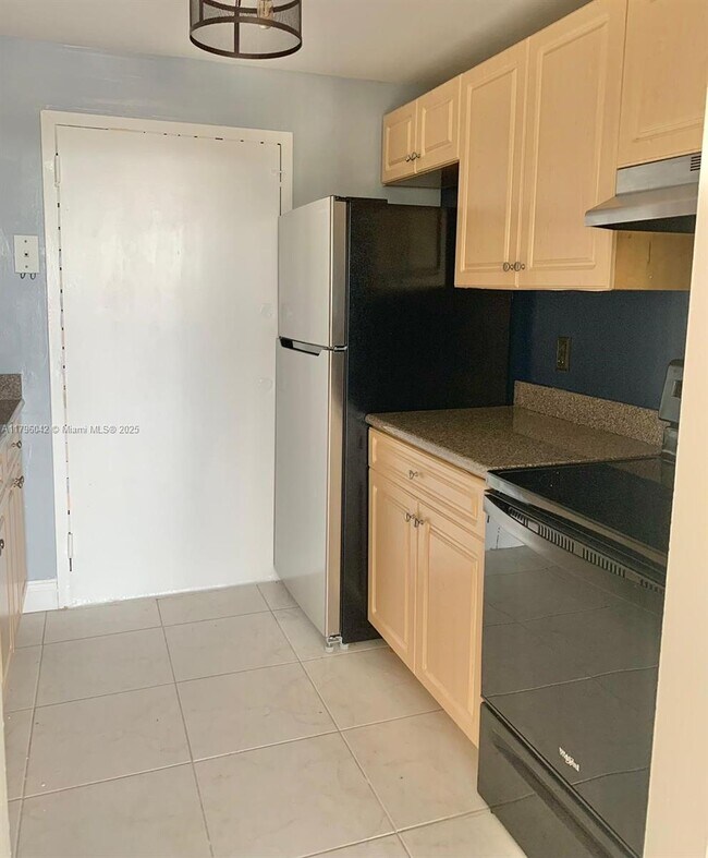 Photo - 2020 NE 135th St Unit 409