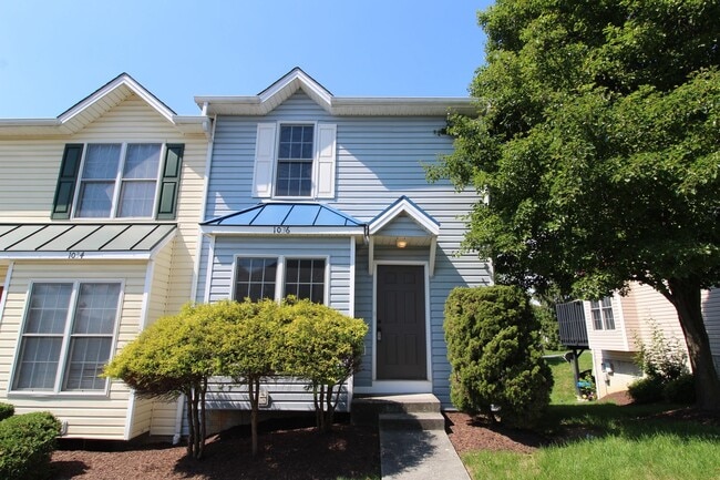 Building Photo - Liberty square end unit townhome for rent!