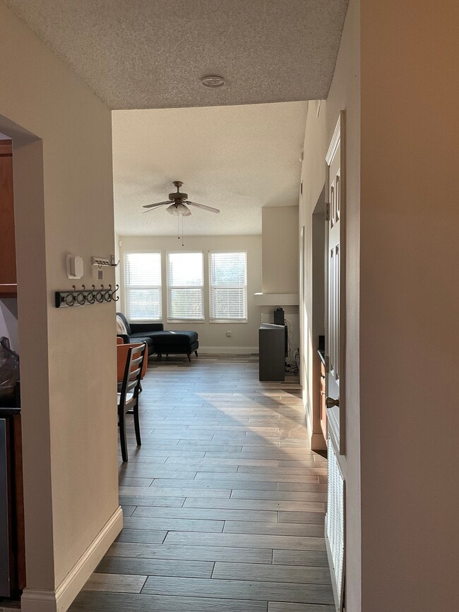 Photo - 9532 Darien Ave Unidad 9532