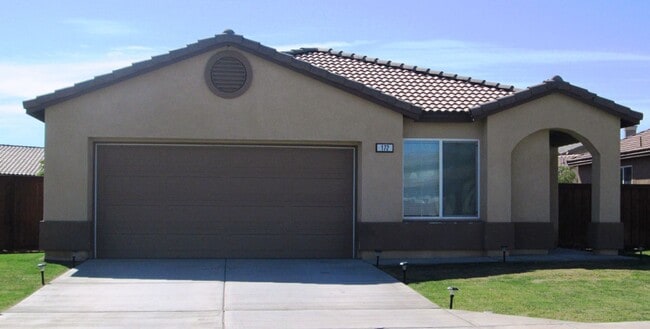 Building Photo - Great Community Living in Imperial - 4 bed 2 bath Newer Home