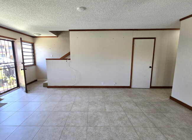 2Br/1.5ba/2pkg Split Level Townhome - Pearlridge Aiea
