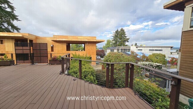 Photo - 609 13th Ave W