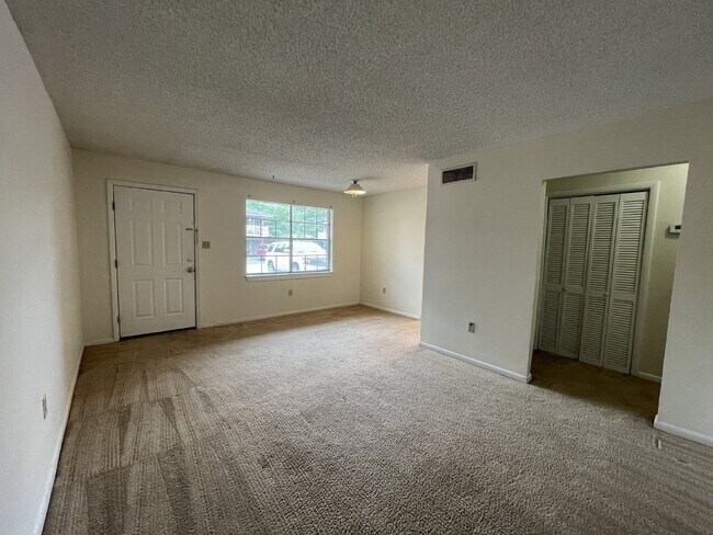 Photo - Apartment For Rent Unit 13