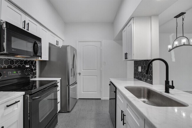 Photo - 2475 Underwood St Unit 180
