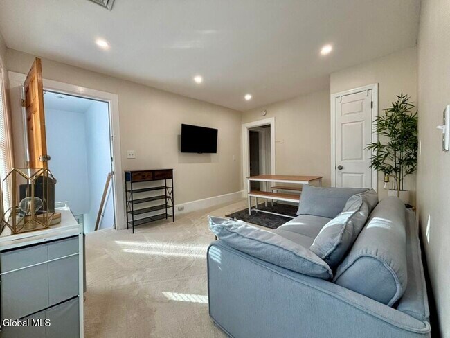 Photo - 130 Woodlawn Ave