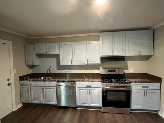 Photo - 468 Birney St NE