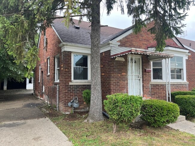 Photo - 16045 Edmore Dr