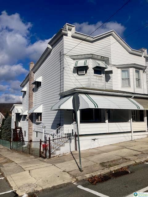 Photo - 501 E Bertsch St House