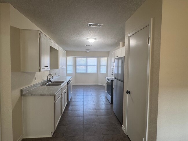 1402 Miranda Ave