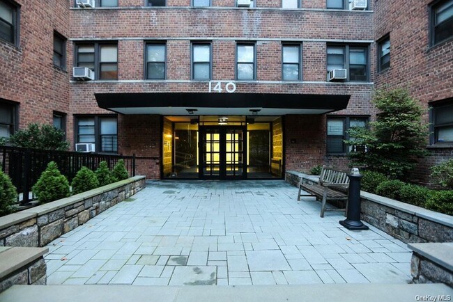 140 E Hartsdale Ave - 140 E Hartsdale Ave Apartments Unit 6L