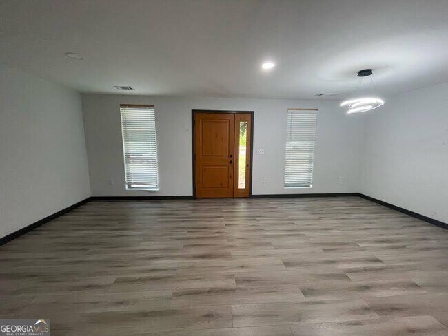 Photo - 185 Glenrose Cir SW