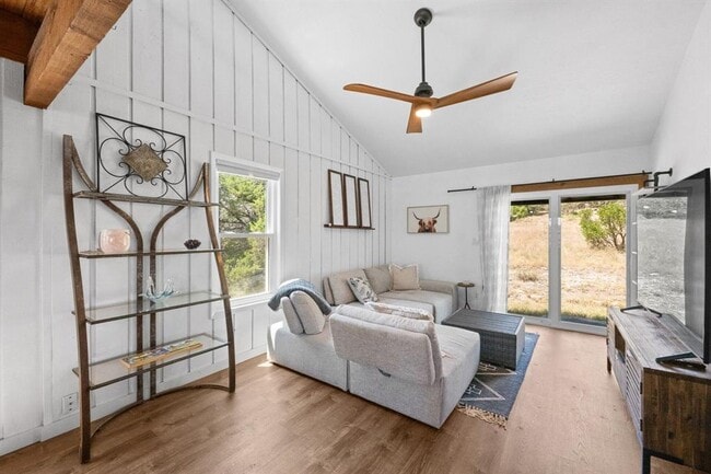 Photo - 650 Springlake Dr