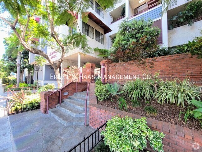 Building Photo - Beautiful and Modern 1 Bedroom + Loft Cond... Unit #412