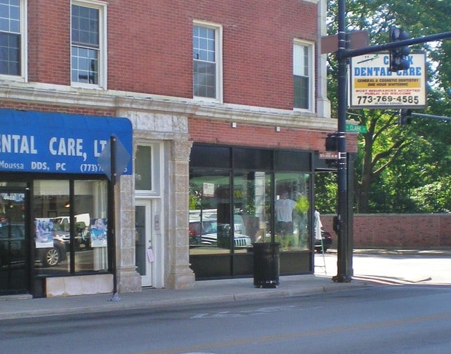 Photo - 4401 N Clark