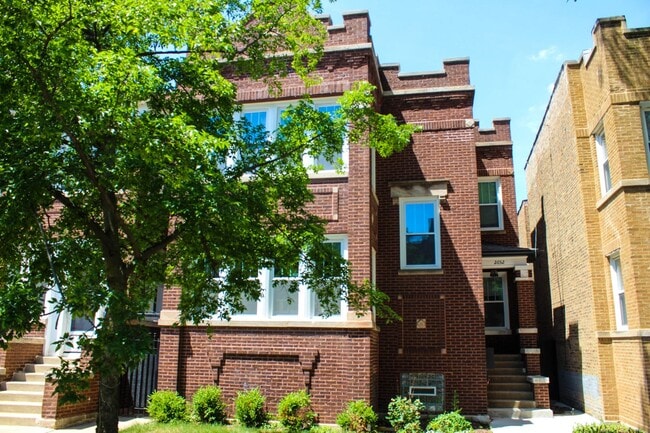 Building Photo - 2652 N Harding Ave Unit 2