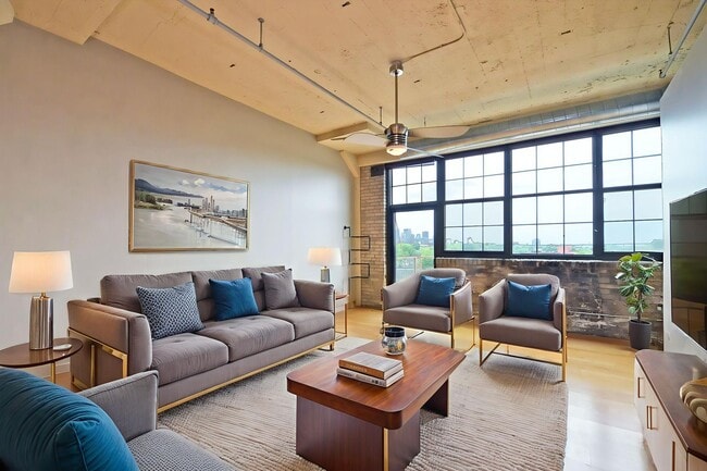 Building Photo - Amazing 2-Bedroom 2-Bathroom Condo with vi... Unit 405