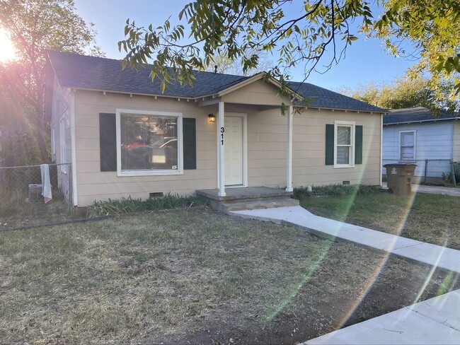 Photo - 311 N Van Buren St