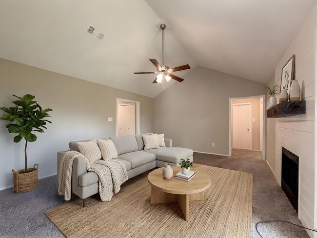 Photo - 700 Cedar Ln