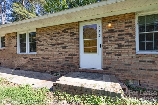 Photo - 234 Poplin St