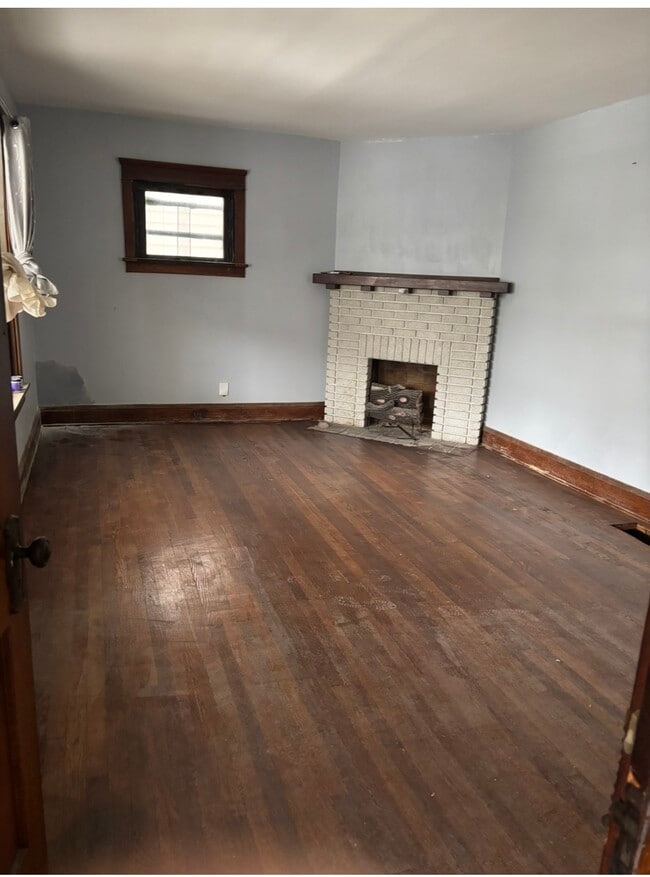 empty living room - 2041 Elbur Ave Unit Elbur Down