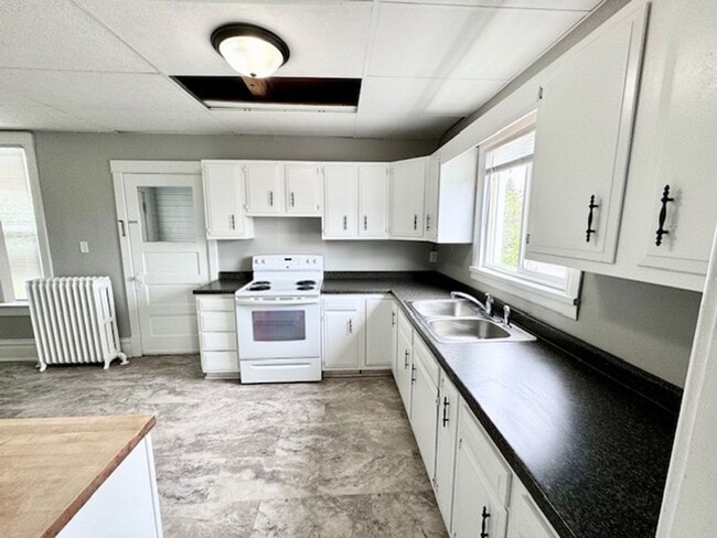 Building Photo - AVAILABLE February - 3 Bedroom, 1 Bath in Superior - Just Listed!